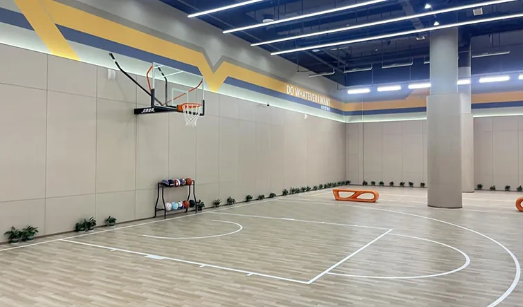 500 square meters of 4.5 light gray oak pattern flooring is installed in the court of a government agency in Qingdao, Shandong Province